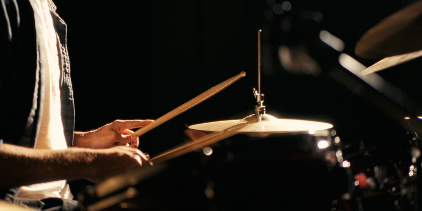 thumbnail of THE HUMMING